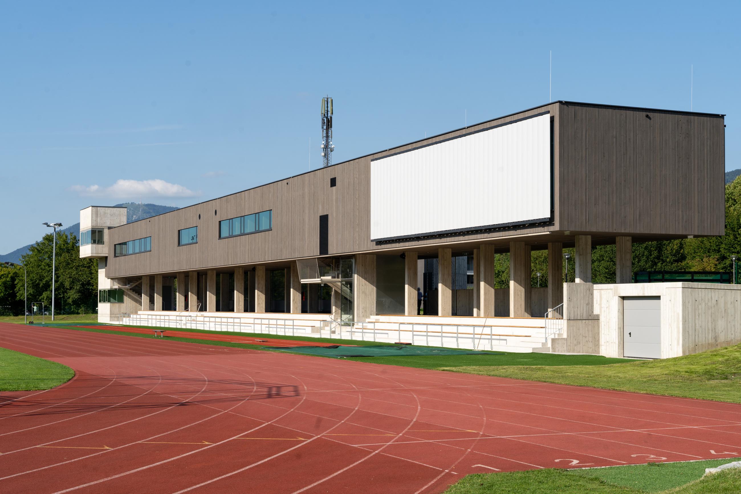 ULSZ Rif, Neue Tribüne, Leichtathletikanlage