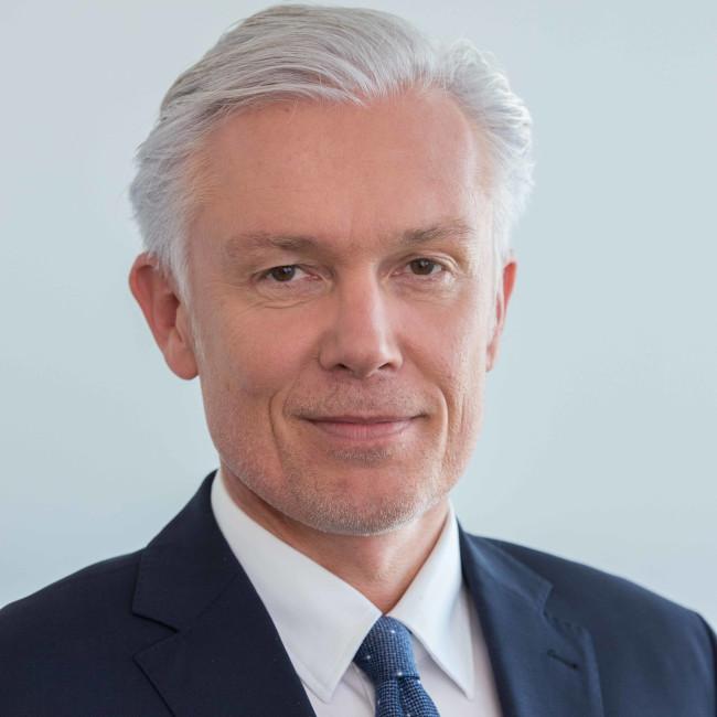 Robert Grüneis_potrait pic_3402.jpg