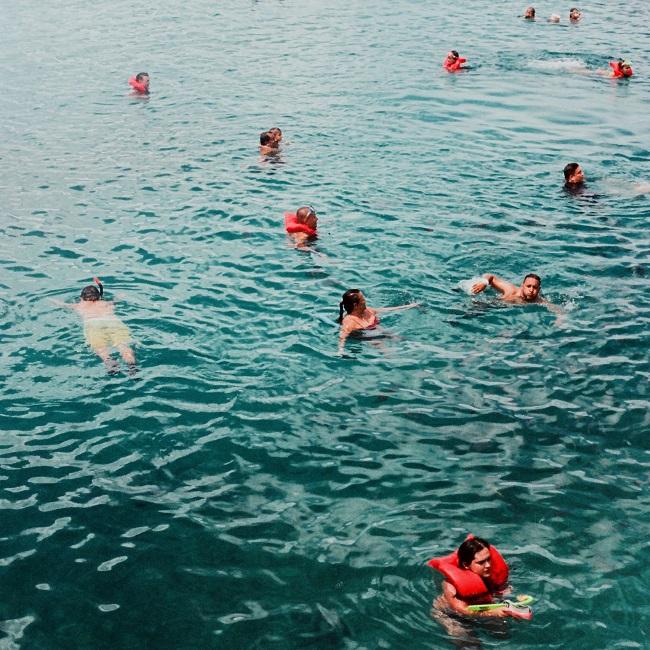 group of people swimming_xYnTzvJQ_Rs-unsplash_angelica-sabina 650.jpg